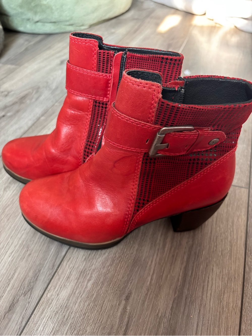 Wolky Red Leather Houndstooth Buckle Heeled Ankle Booties EU 37